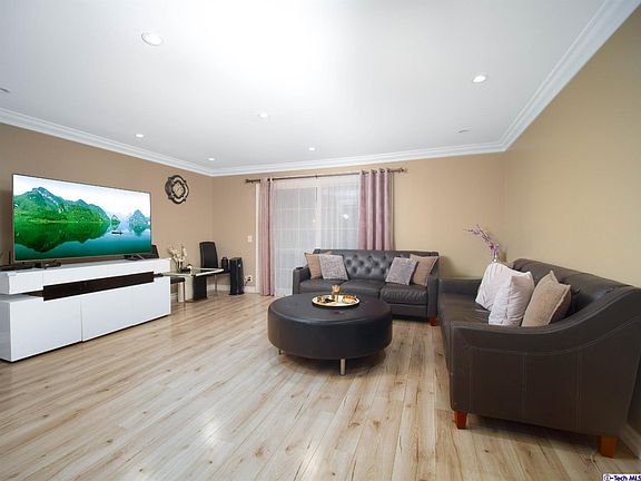 3rd image of 429 E Providencia Ave APT E