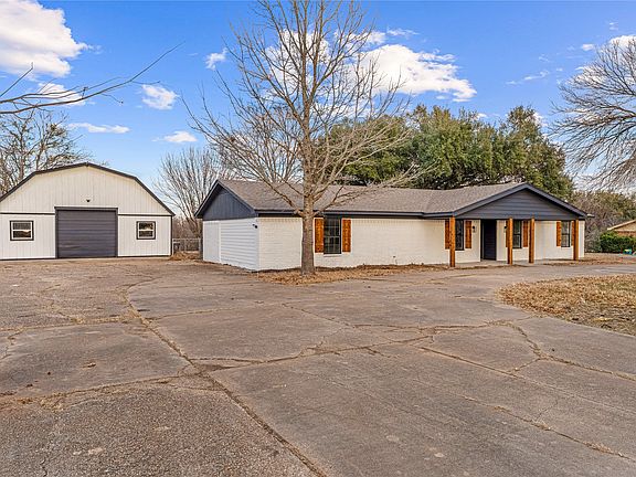 2nd image of 903 S Old Temple Rd