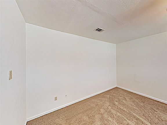 4th image of 8140 Imperial Dr