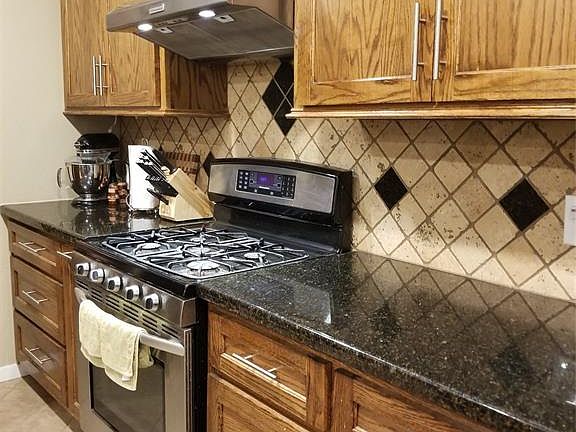 4th image of 2303 Belvedere Dr