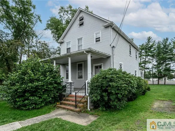 3 Center St, Englishtown, NJ 07726