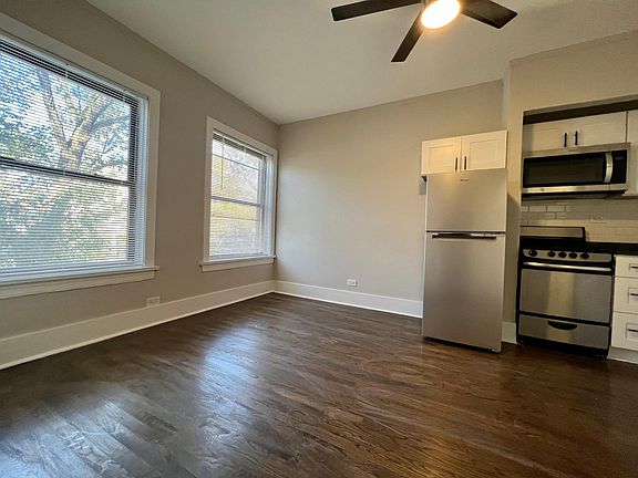 3rd image of 916 W Diversey Pkwy #308