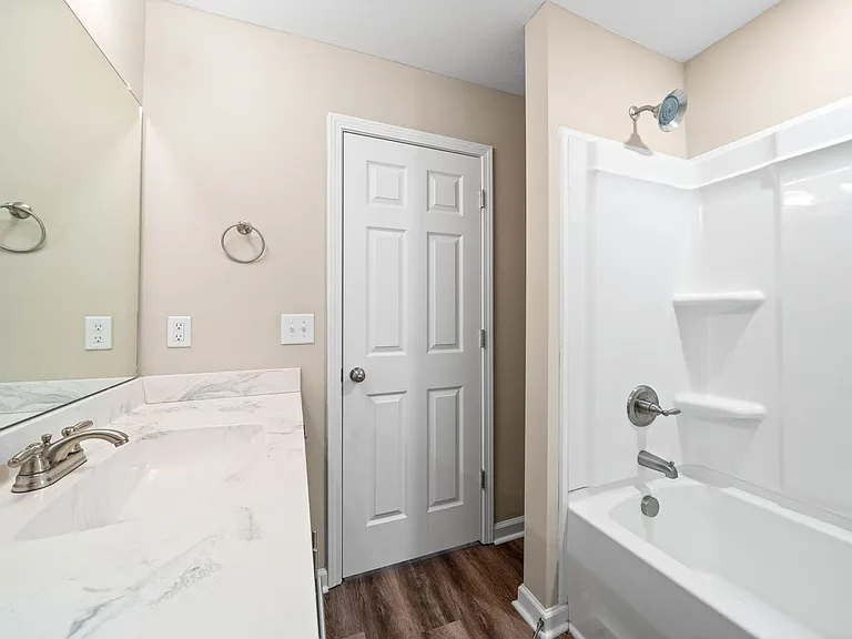 Durrett Dr - 55 (x17) — Photo 18