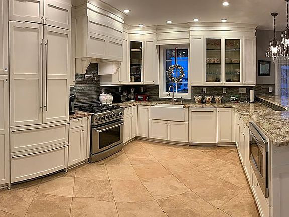 Gorgeous Chefs Kitchen