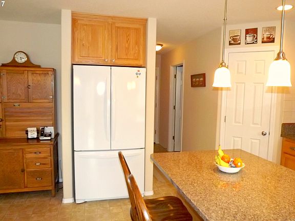 4th image of 212 E 15th Pl