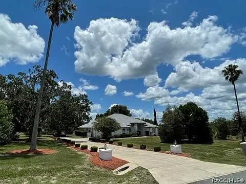 3 bed, 2.0 bath, 2340 sqft, $3,000 — Photo 2
