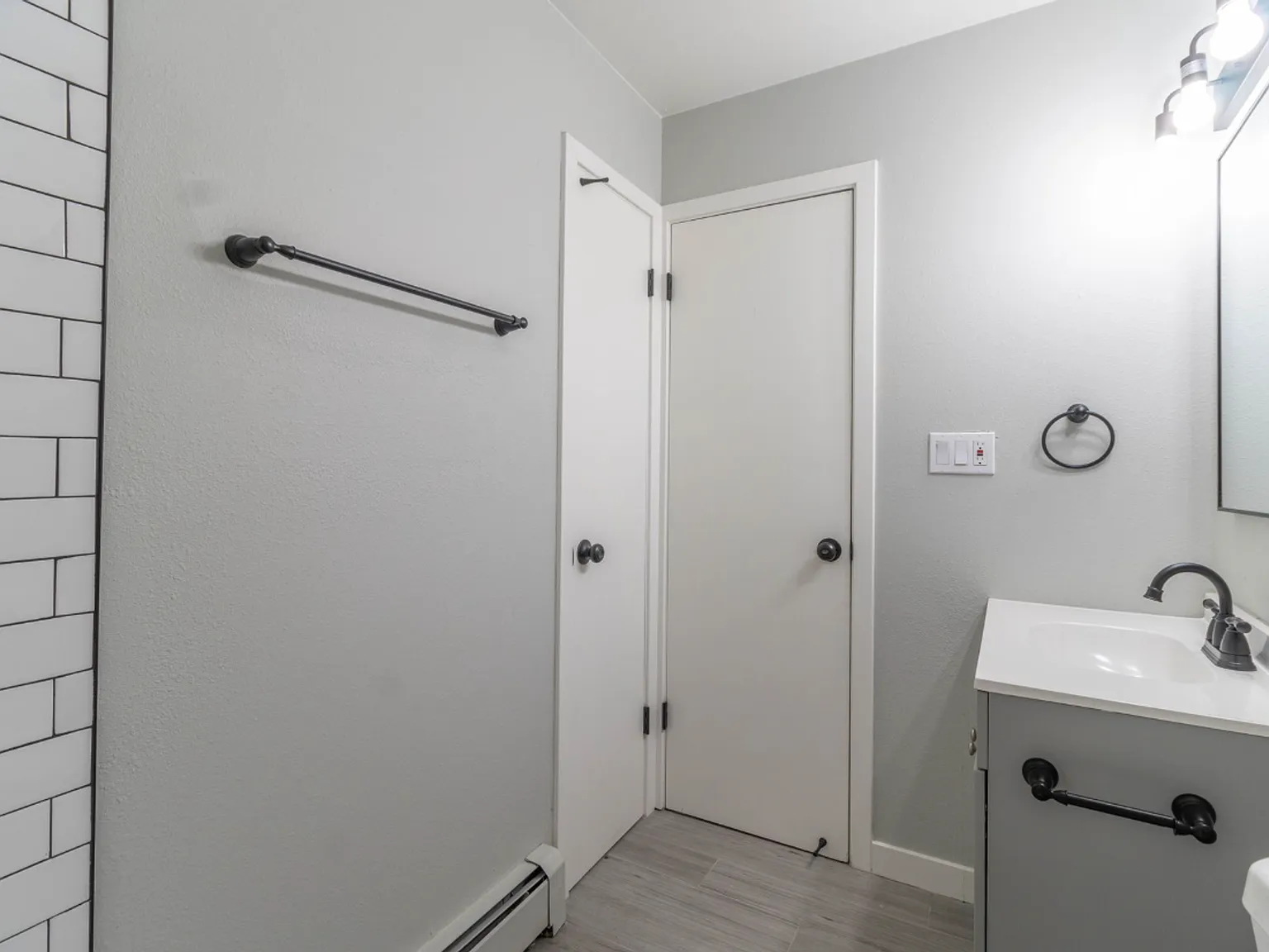 1 Bed Near Downtown and UNC! — Photo 3