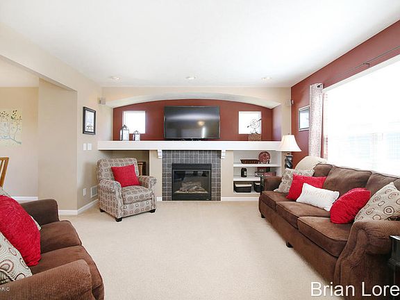 3rd image of 733 Kilburne Ct SE