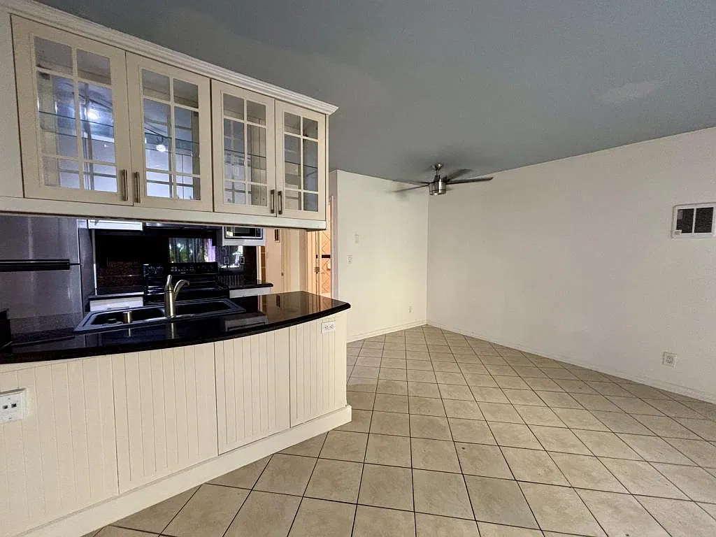 4246 Van Dyke Ave — Photo 1