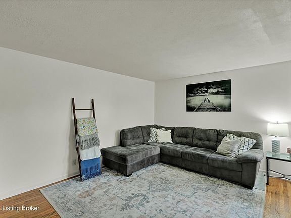 5th image of 1924 White Oak Ln