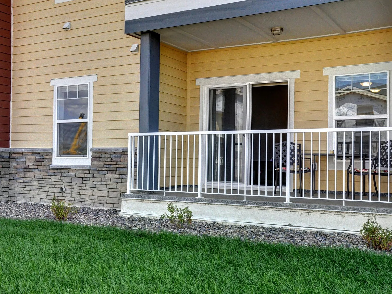 Emerald Ridge Apartments & Townhomes — Photo 4