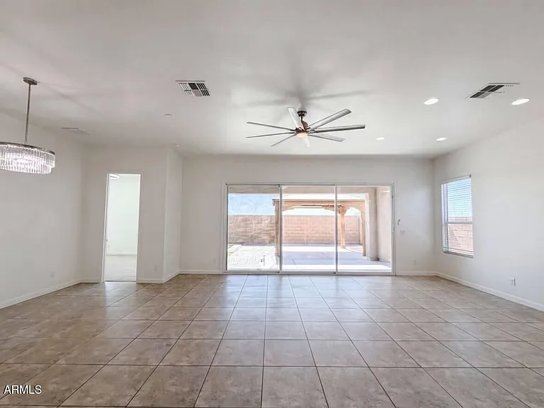 2528 N Comiskey Dr — Photo 5