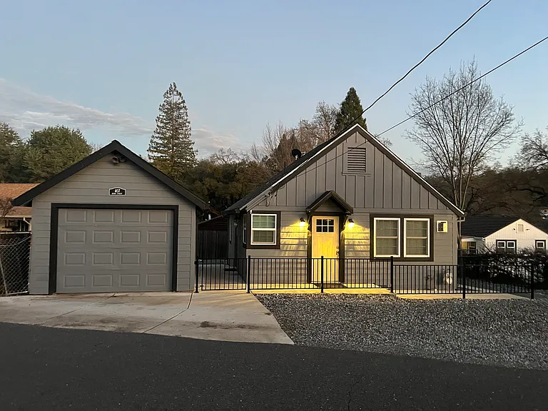 407 Berry St — Photo 2