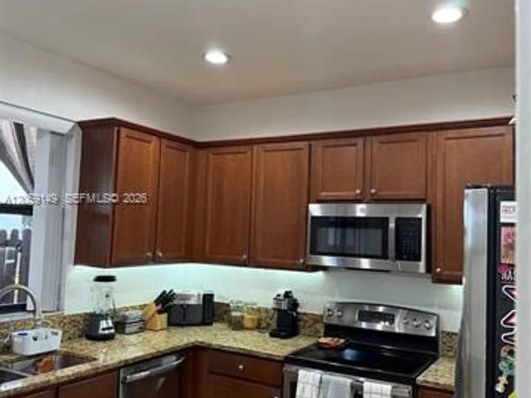 11302 NW 88th Ter #Townhouse 11302 — Photo 1