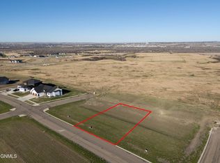 4512 Elk Ridge Dr, Bismarck, ND 58503