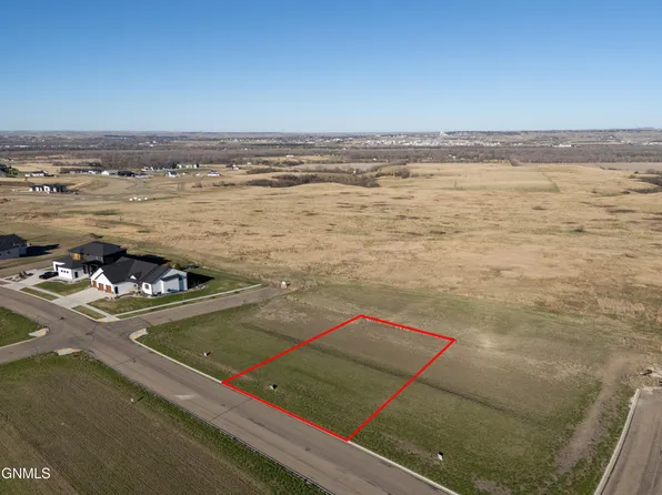 4512 Elk Ridge Dr, Bismarck, ND 58503