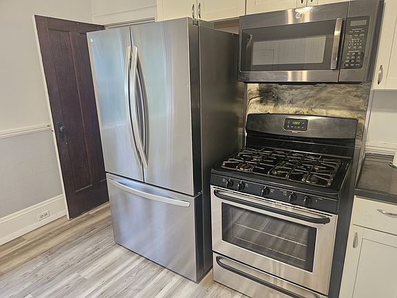 2nd image of 3518 Schiller Ave