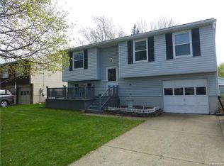 6964 Northview Dr, Lockport, NY 14094