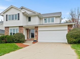 303 58th Ct, West Des Moines, IA 50266