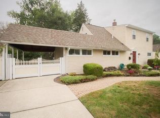 63 Nature Ln, Levittown, PA 19054