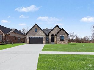 57135 Meadowridge Dr, Washington, MI