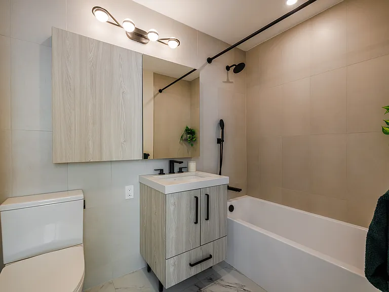 75 Dupont St #709 — Photo 7