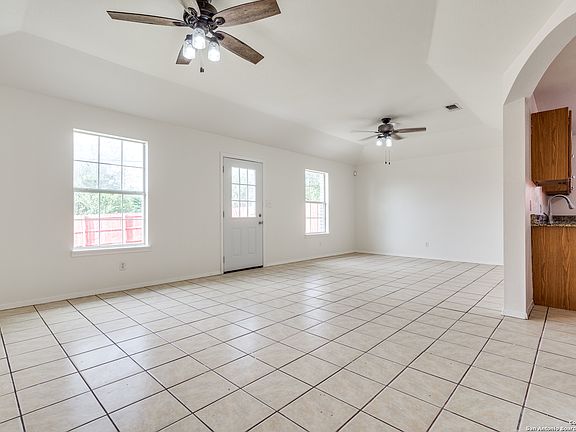 5th image of 250 POLLYDALE AVE