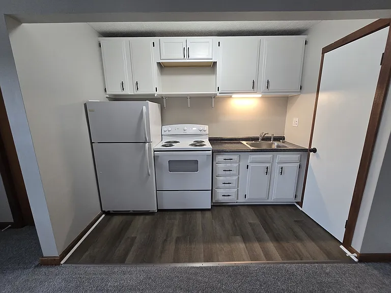 11 N Lake St #1 — Photo 1