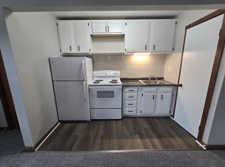 11 N Lake St #1, Madison, OH 44057
