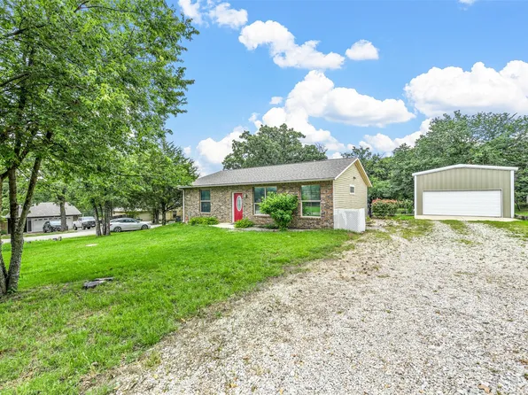 424 Cedarwood St, Azle, TX 76020