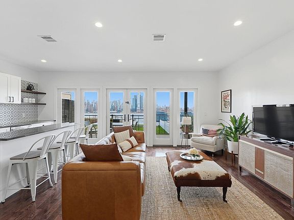 4th image of 412 Gregory Ave Unit 1