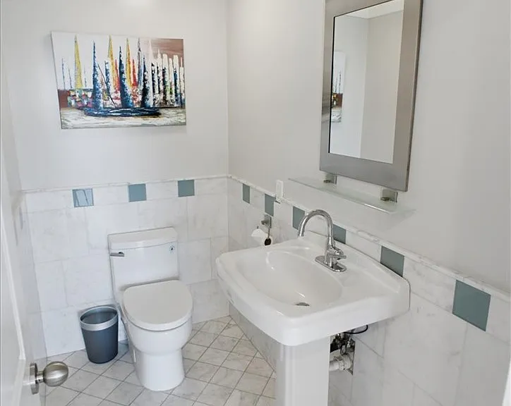 321 E Stocker St #301 — Photo 8