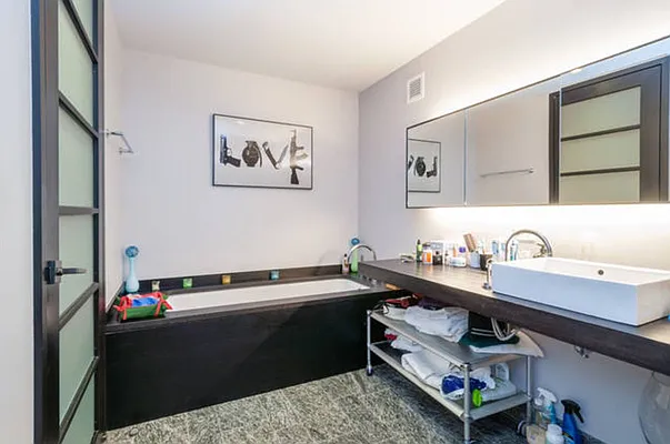 Rented by Real Easy LLC | media 36