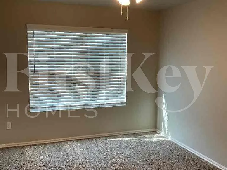 233 NE 21st Ct — Photo 11