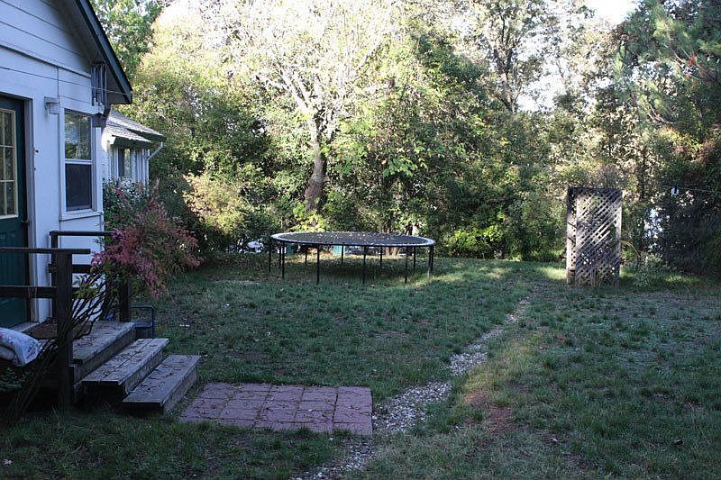 2nd image of 104 Jones St