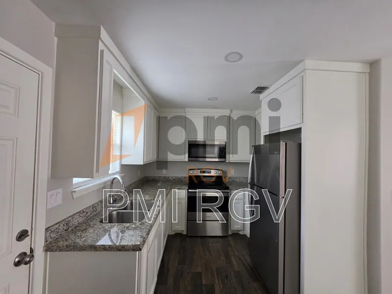 1 bed, 1.0 bath, $900 — Photo 2