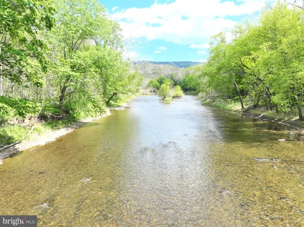 Walnut Tree Ln, Paw Paw, WV 25434