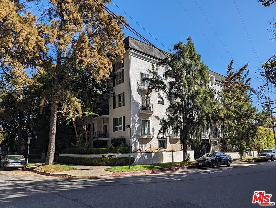 2 bed, 2.0 bath, 1668 sqft, $4,800 — Photo 2