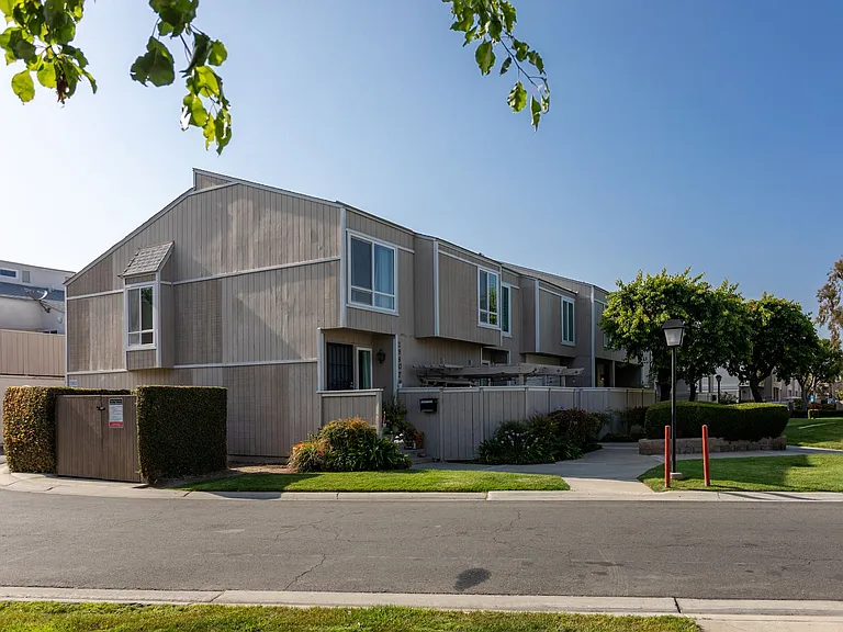 2960 S Greenville St #F — Photo 17