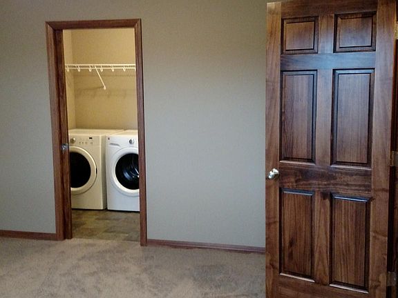 4th image of 4036 Nicholas Dr #Ukpwvtymm