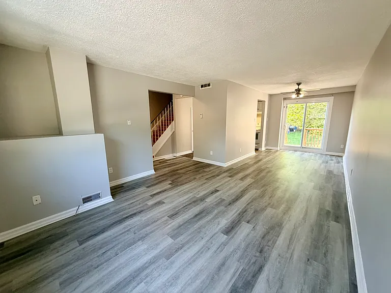 1095 Mississaga St W #126 — Photo 11