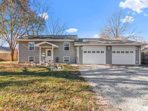 1119 N Grove St, Virden, IL 62690
