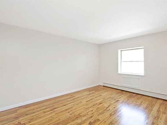 3rd image of 567 Warren St #34