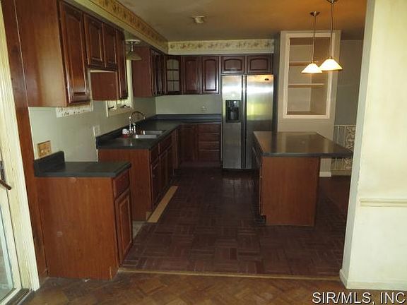 3rd image of 2716 Canterbury Dr
