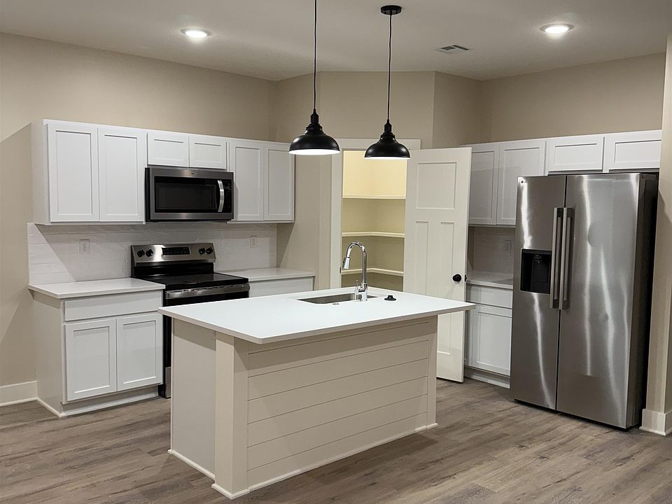 1st image of 17148-50 W Lawson Cir
