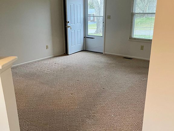 5th image of 642 Cologne Pl