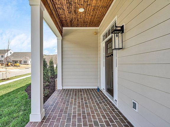 4th image of 5003 Claremont Cir SW
