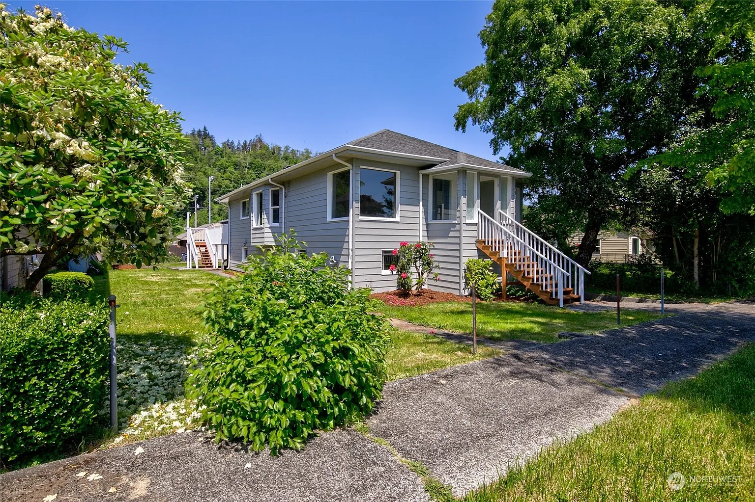 2807 Sumner Avenue photo 1