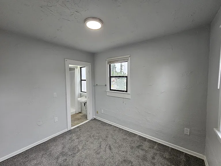 Bedroom unit B