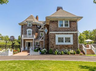92 S Windsor Ave, Brightwaters, NY 11718